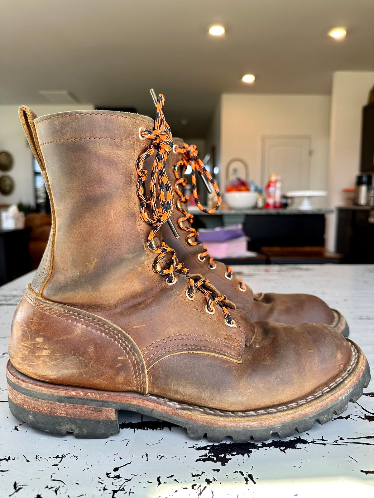 Photo by jeremy.m.boyd on April 1, 2023 of the Nicks Overlander in Horween Orange Predator.