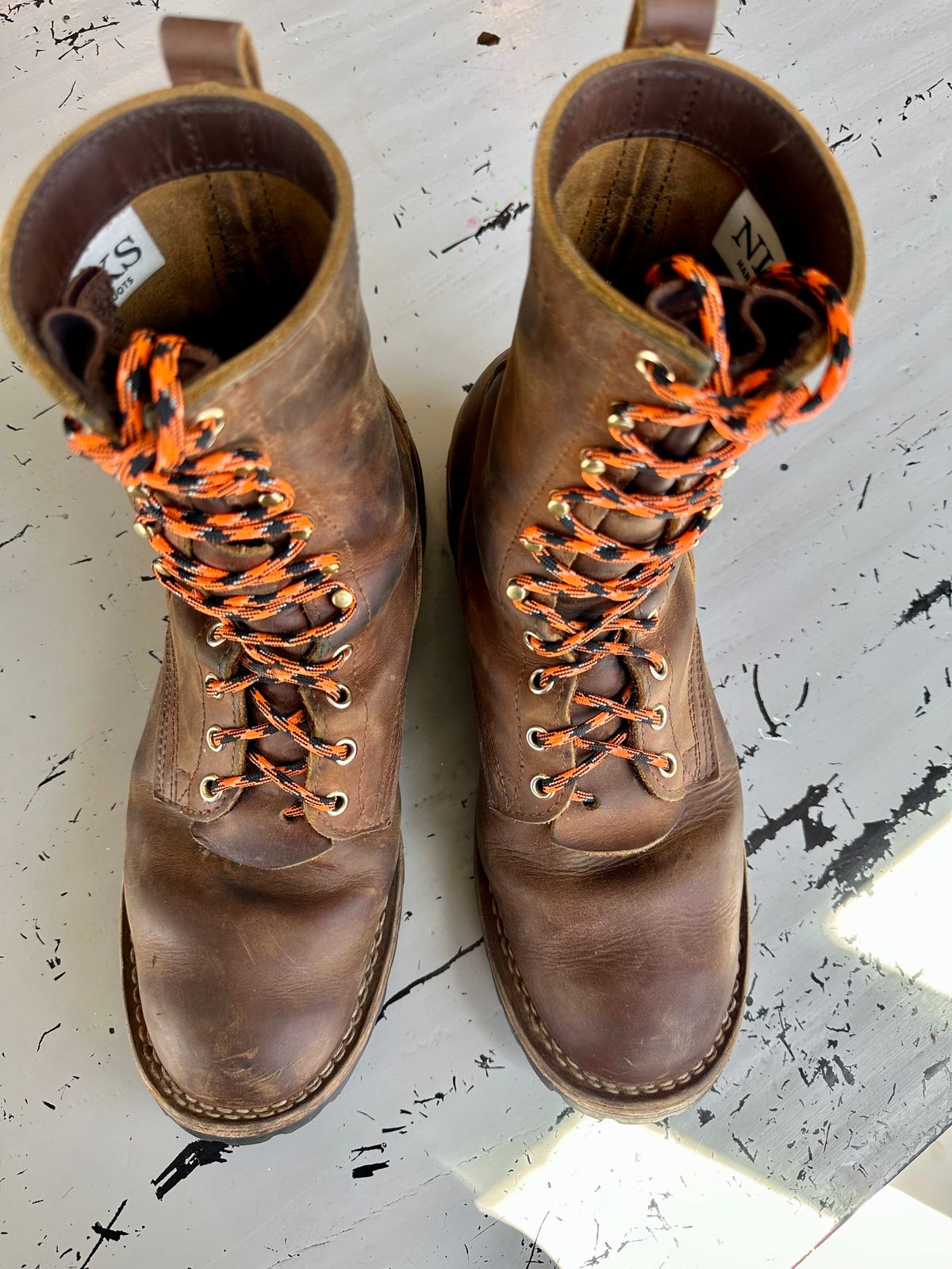 Photo by jeremy.m.boyd on April 1, 2023 of the Nicks Overlander in Horween Orange Predator.