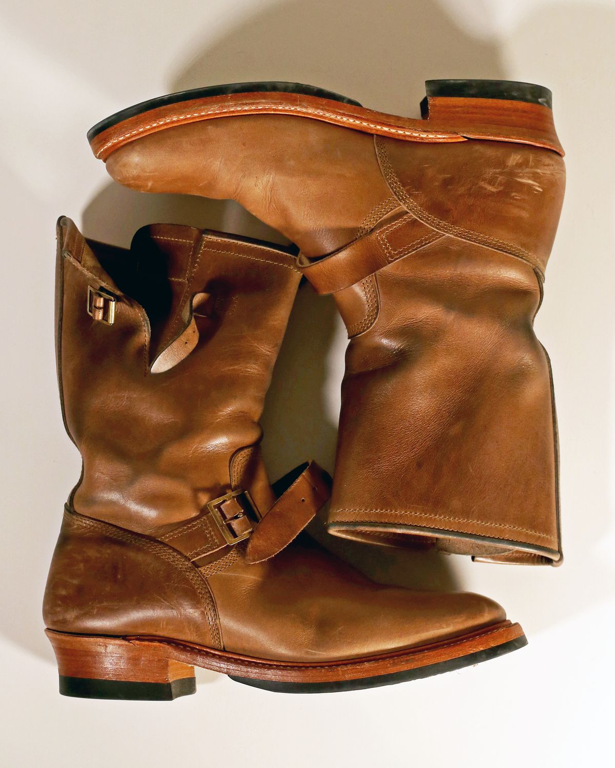 Photo by TrillDan on January 5, 2024 of the John Lofgren Wabash Engineer Boots in Horween Natural Chromexcel.