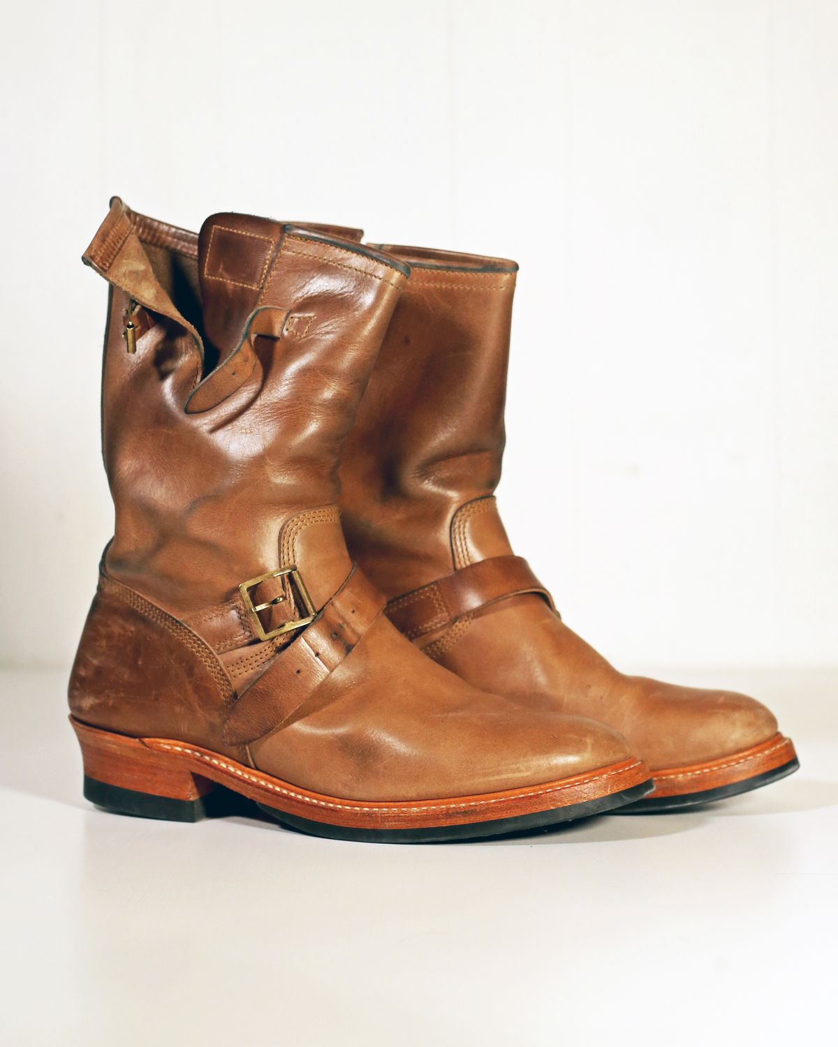 Photo by TrillDan on January 5, 2024 of the John Lofgren Wabash Engineer Boots in Horween Natural Chromexcel.