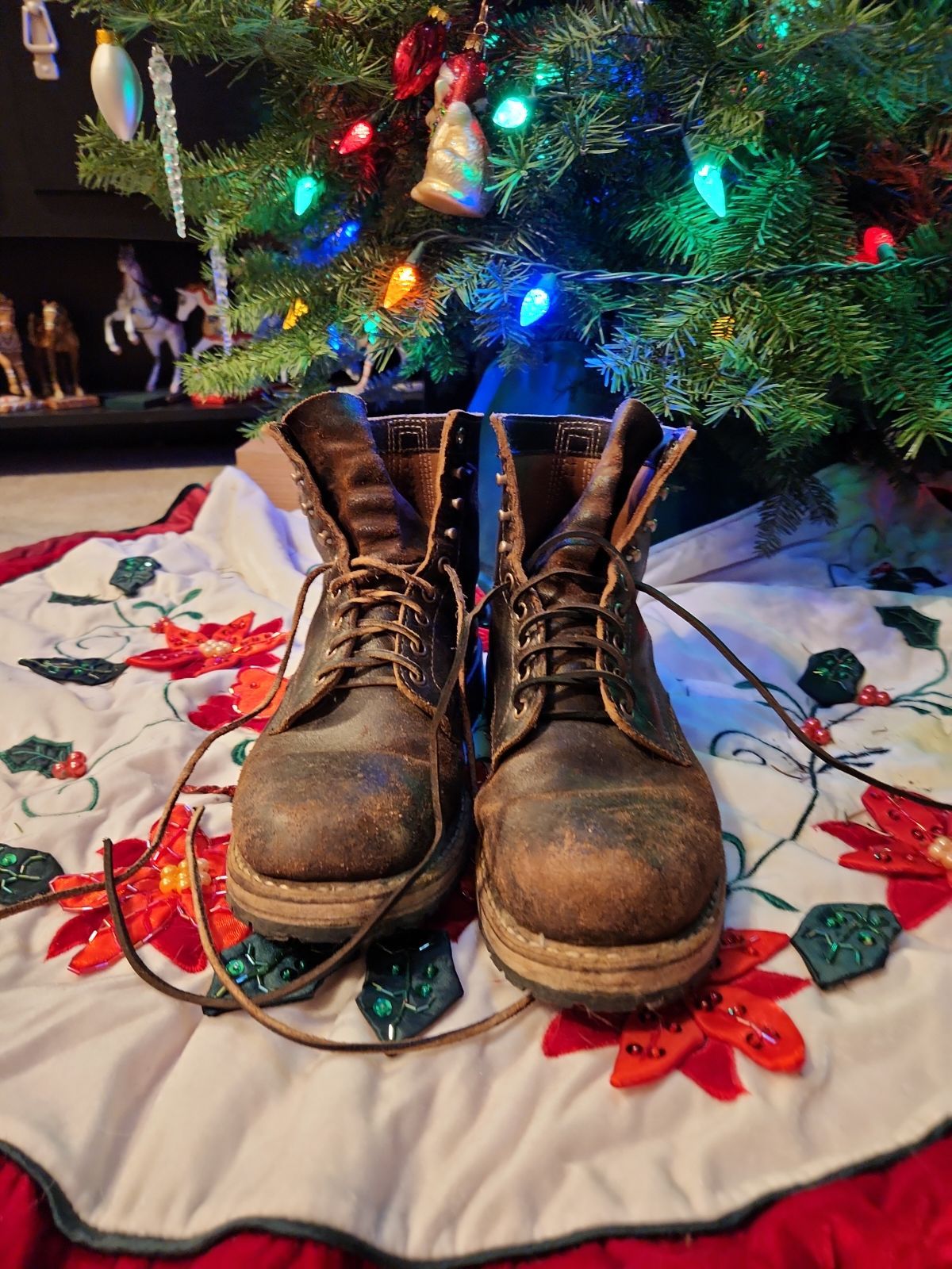 Photo by wildflowersnboots on January 5, 2025 of the White's MP 55 in Horween Dark Brown Waxed Flesh.