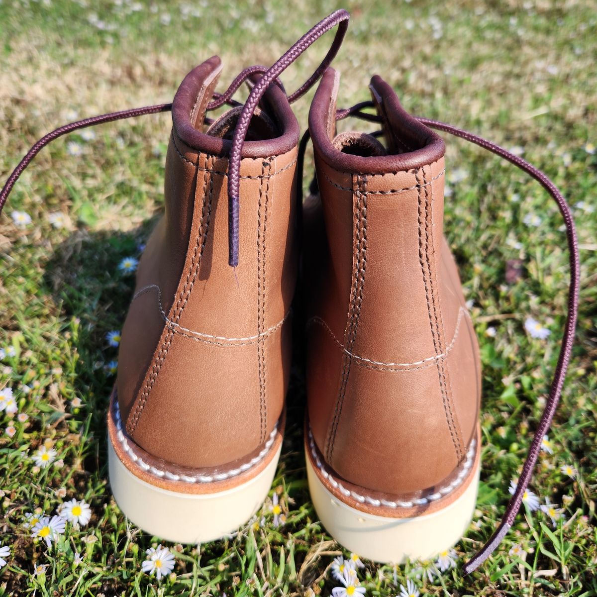 Photo by wildflowersnboots on October 3, 2025 of the Red Wing 6-Inch Classic Moc in Mocha Oro Iginal.