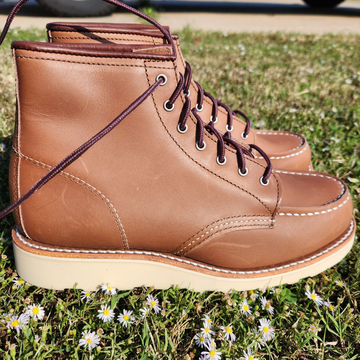 Photo by wildflowersnboots on October 3, 2025 of the Red Wing 6-Inch Classic Moc in Mocha Oro Iginal.