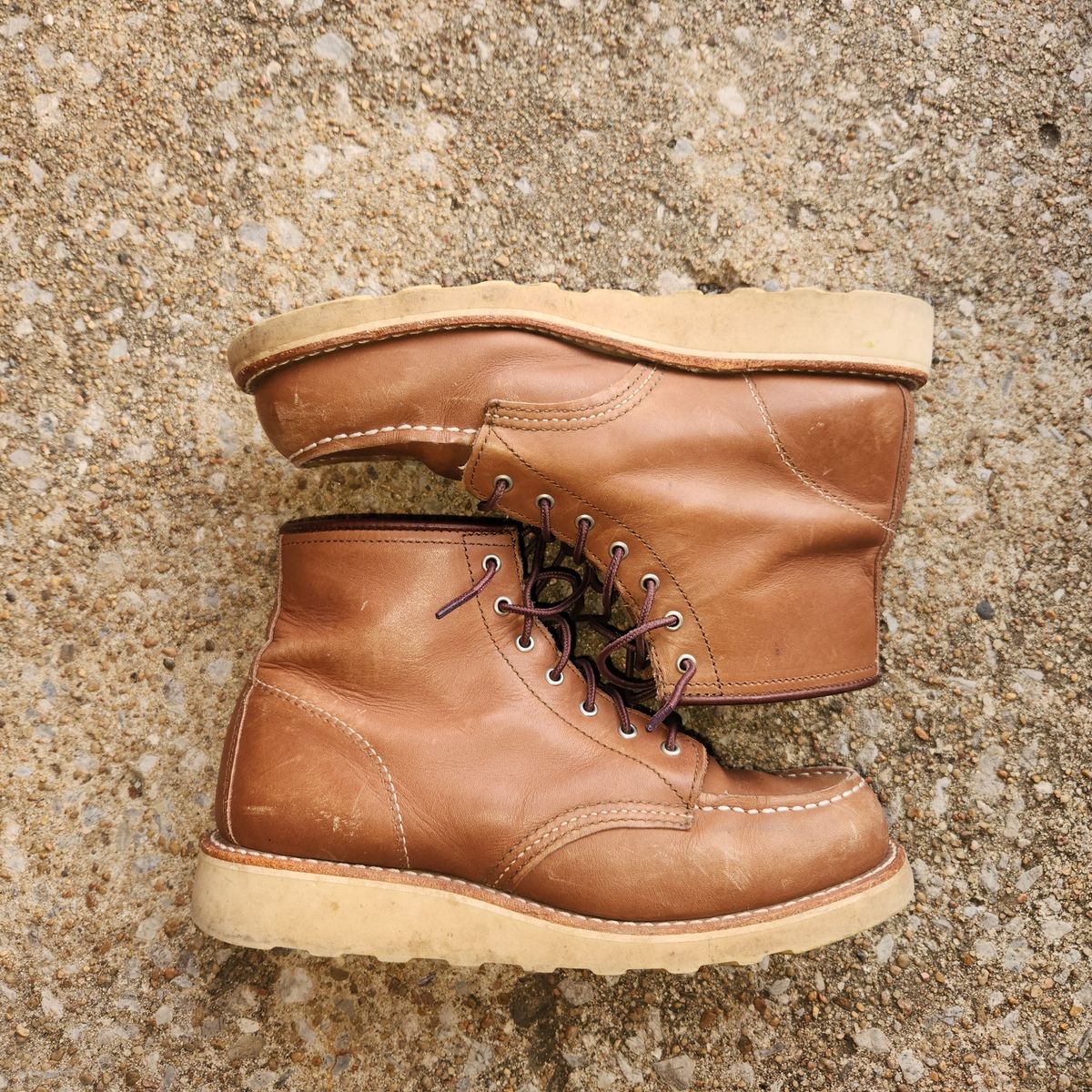 Photo by wildflowersnboots on January 5, 2026 of the Red Wing 6-Inch Classic Moc in Mocha Oro Iginal.