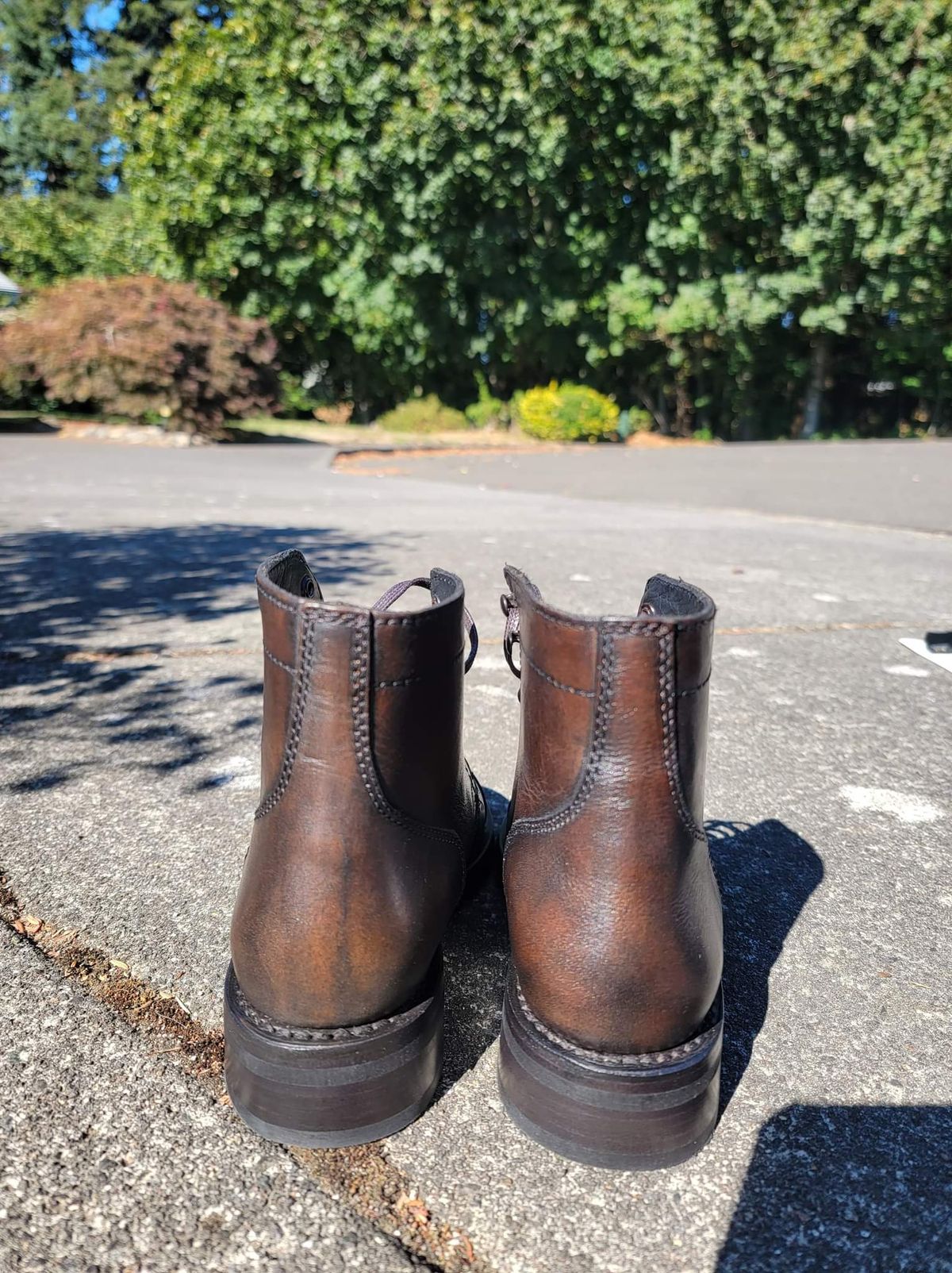 Photo by wildflowersnboots on October 1, 2022 of the Thursday Captain in Black Coffee Hand-Finished Full Grain.