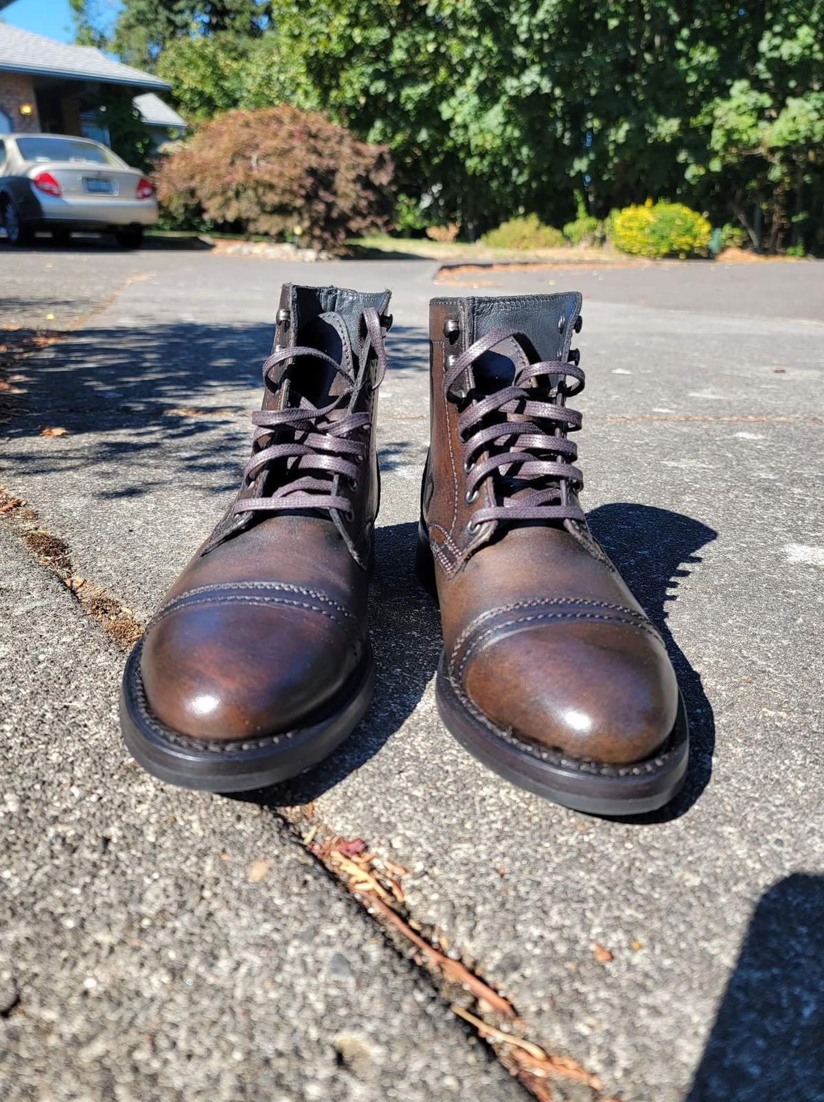 Photo by wildflowersnboots on October 1, 2022 of the Thursday Captain in Black Coffee Hand-Finished Full Grain.