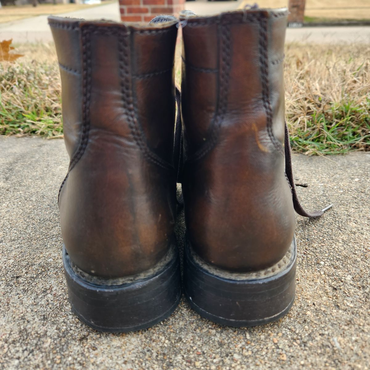 Photo by wildflowersnboots on November 3, 2022 of the Thursday Captain in Black Coffee Hand-Finished Full Grain.