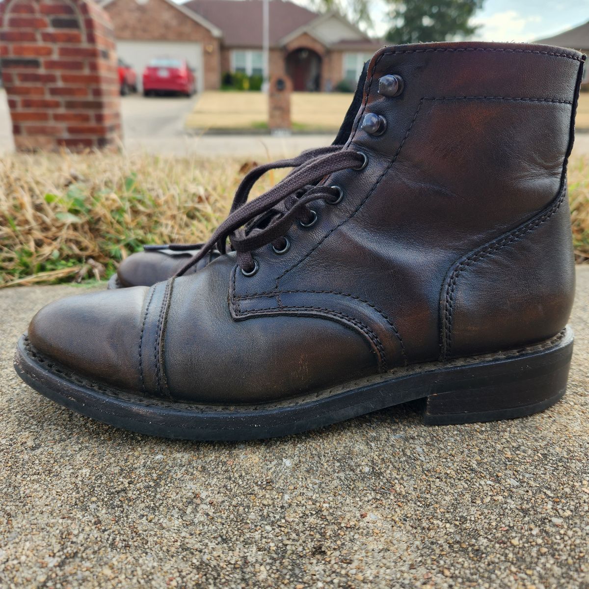 Photo by wildflowersnboots on November 3, 2022 of the Thursday Captain in Black Coffee Hand-Finished Full Grain.