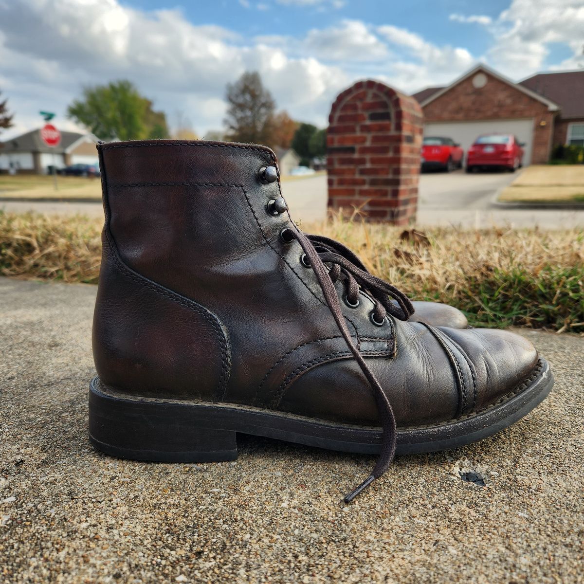 Photo by wildflowersnboots on November 3, 2022 of the Thursday Captain in Black Coffee Hand-Finished Full Grain.