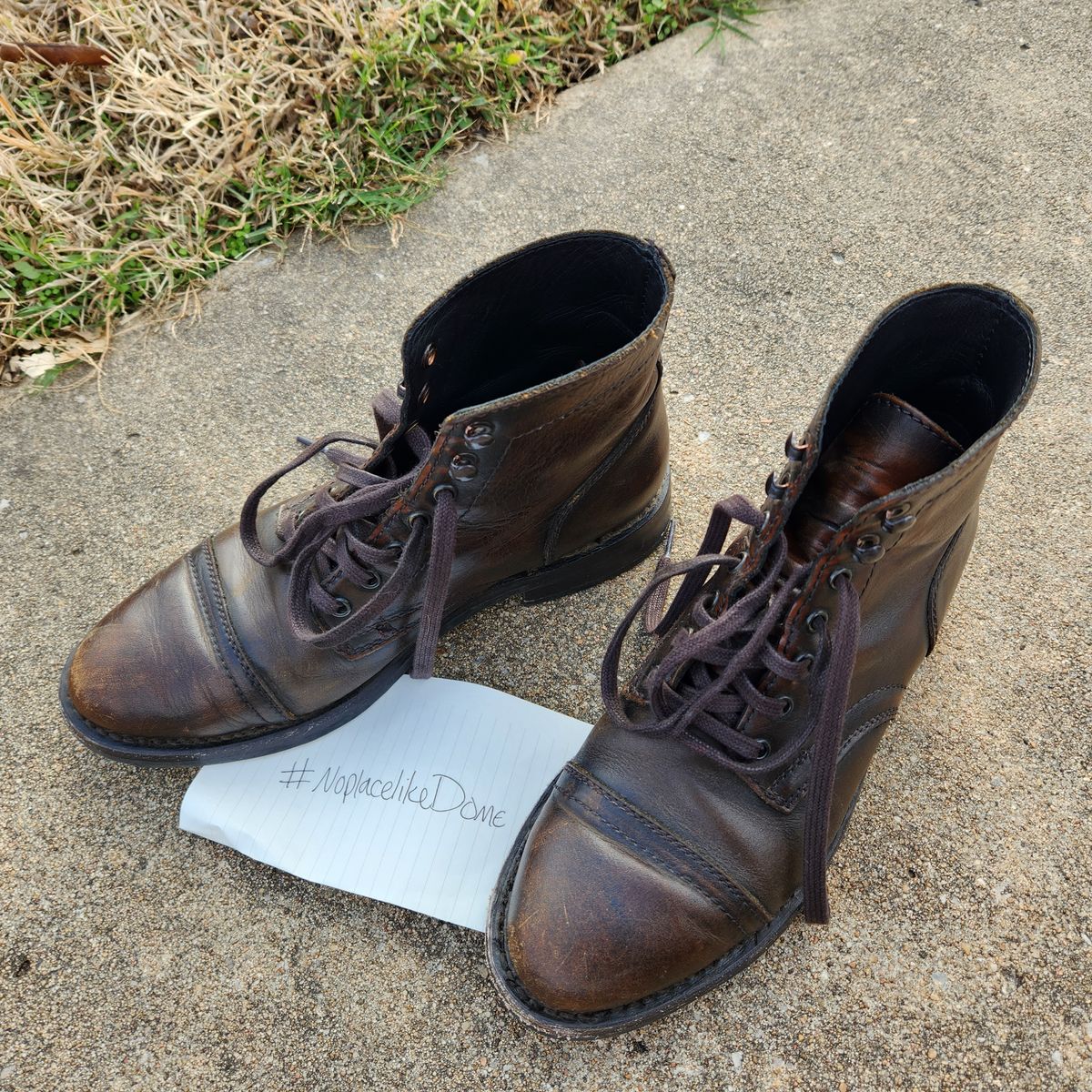 Photo by wildflowersnboots on November 3, 2022 of the Thursday Captain in Black Coffee Hand-Finished Full Grain.