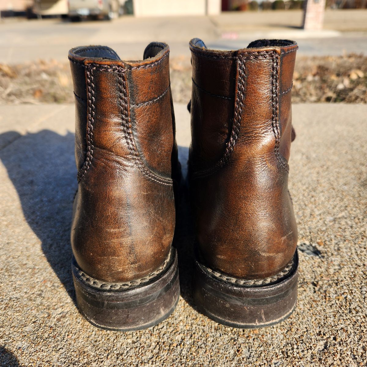 Photo by wildflowersnboots on February 5, 2023 of the Thursday Captain in Black Coffee Hand-Finished Full Grain.