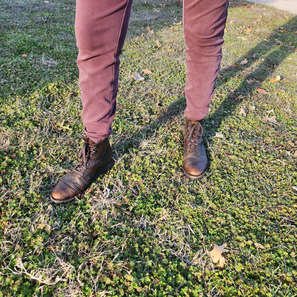 Photo by wildflowersnboots on March 4, 2023 of the Thursday Captain in Black Coffee Hand-Finished Full Grain.