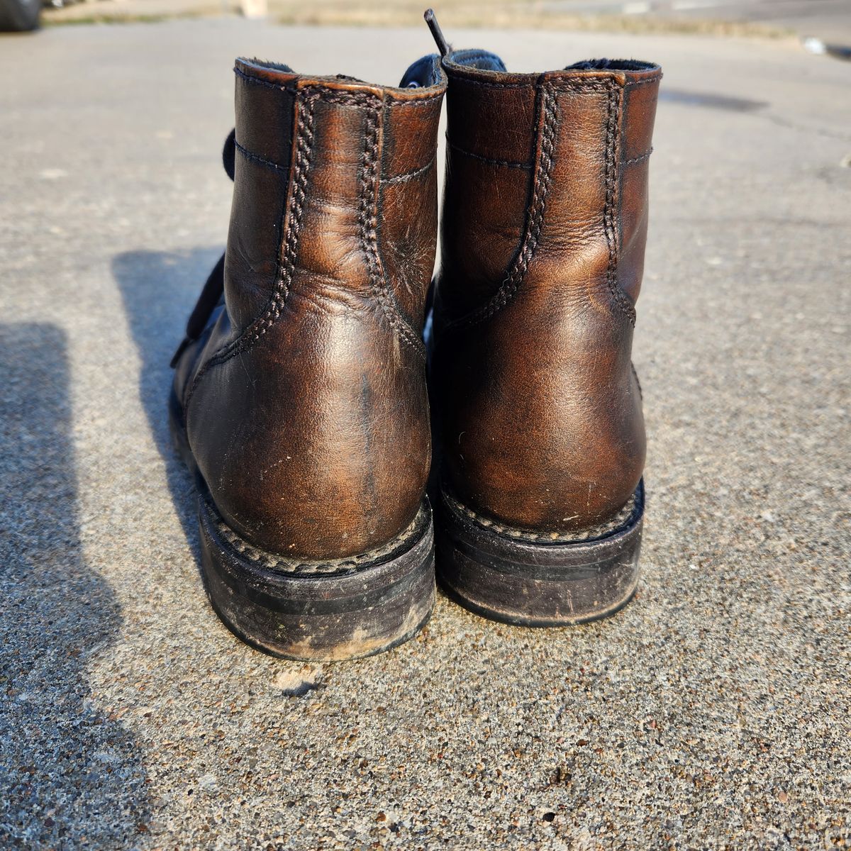 Photo by wildflowersnboots on March 4, 2023 of the Thursday Captain in Black Coffee Hand-Finished Full Grain.