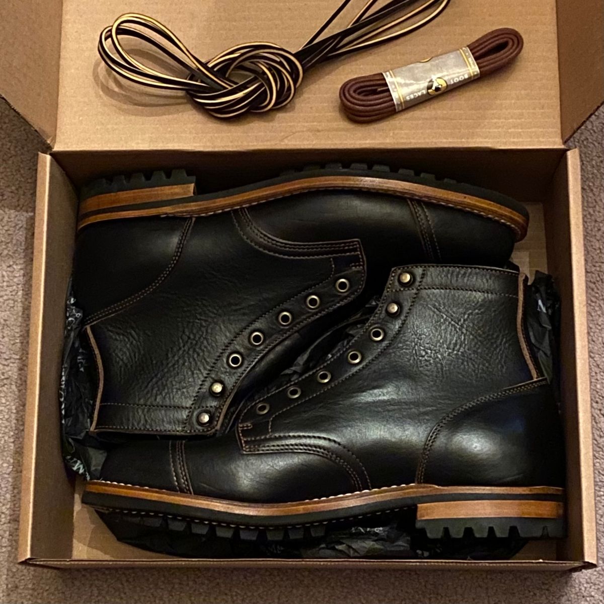 Photo by dakotablues on September 28, 2023 of the Truman Service Boot in Black Teacore.