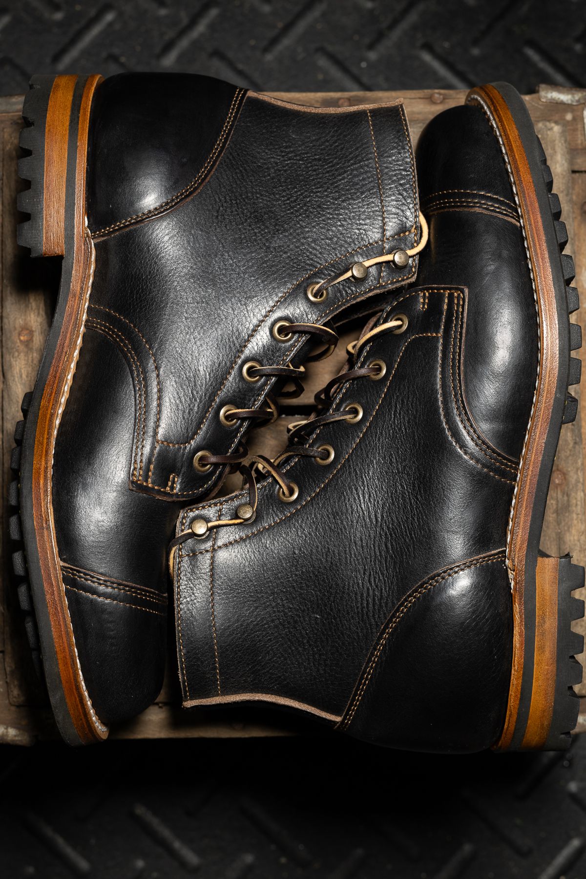 Photo by dakotablues on October 1, 2023 of the Truman Service Boot in Black Teacore.