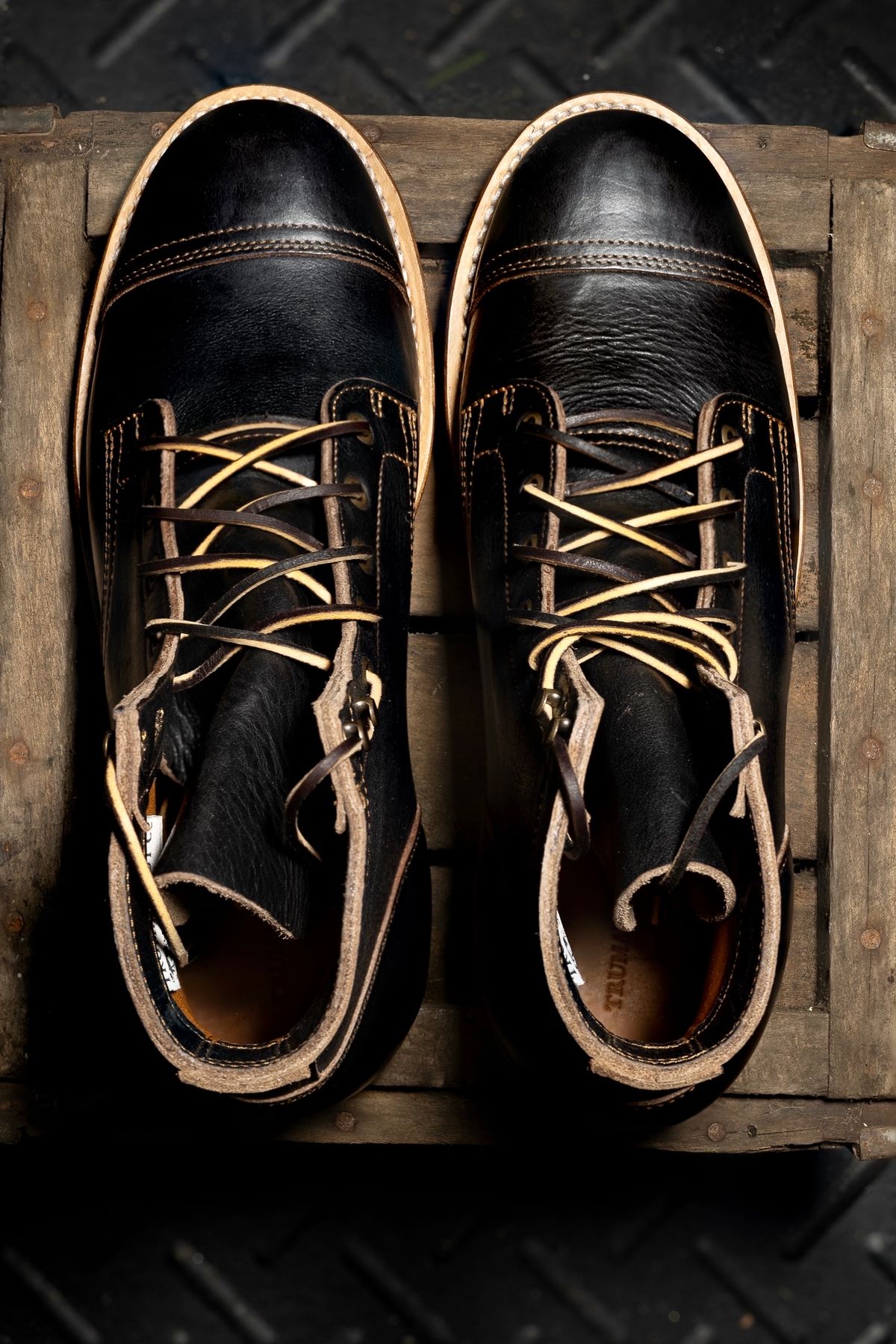 Photo by dakotablues on October 1, 2023 of the Truman Service Boot in Black Teacore.