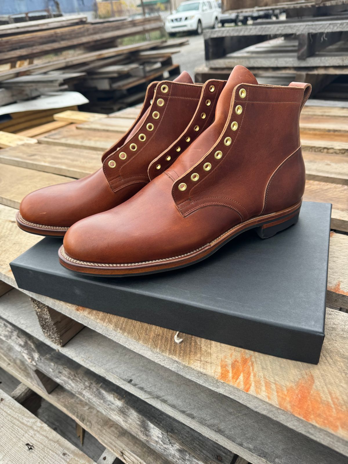 Photo by demko on November 1, 2023 of the Viberg Service Boot in Horween English Tan Cypress.