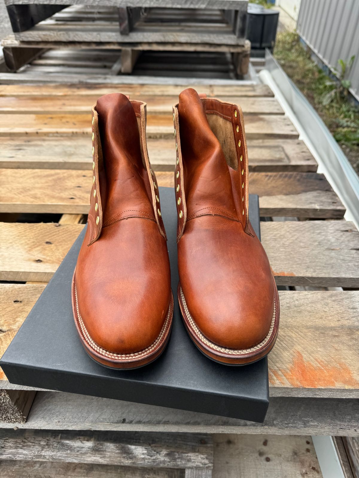 Photo by demko on November 1, 2023 of the Viberg Service Boot in Horween English Tan Cypress.