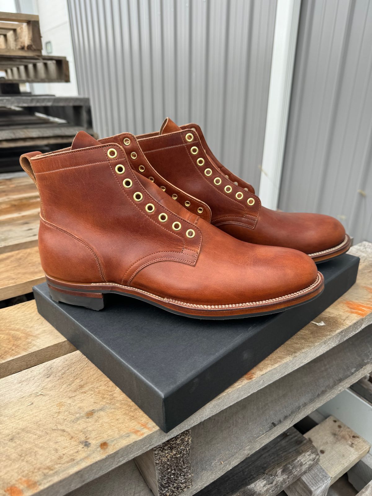 Photo by demko on November 1, 2023 of the Viberg Service Boot in Horween English Tan Cypress.