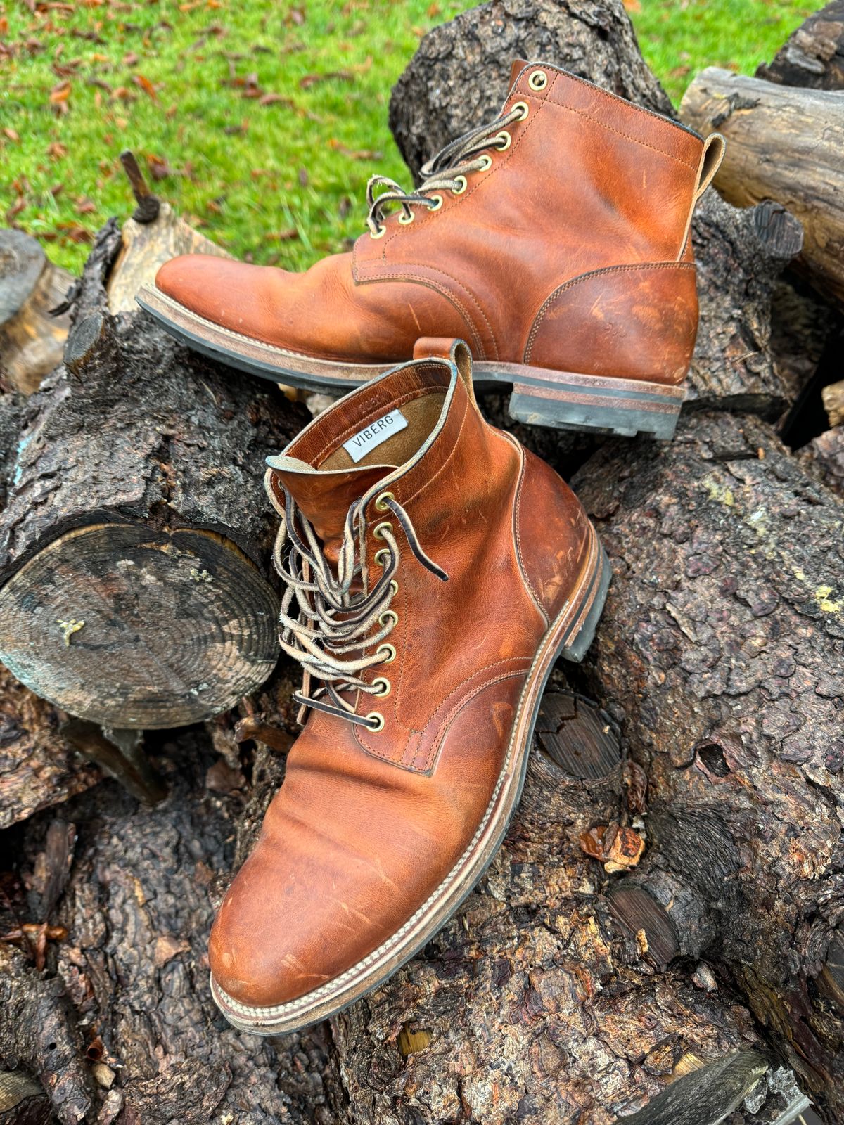 Photo by demko on January 1, 2024 of the Viberg Service Boot in Horween English Tan Cypress.