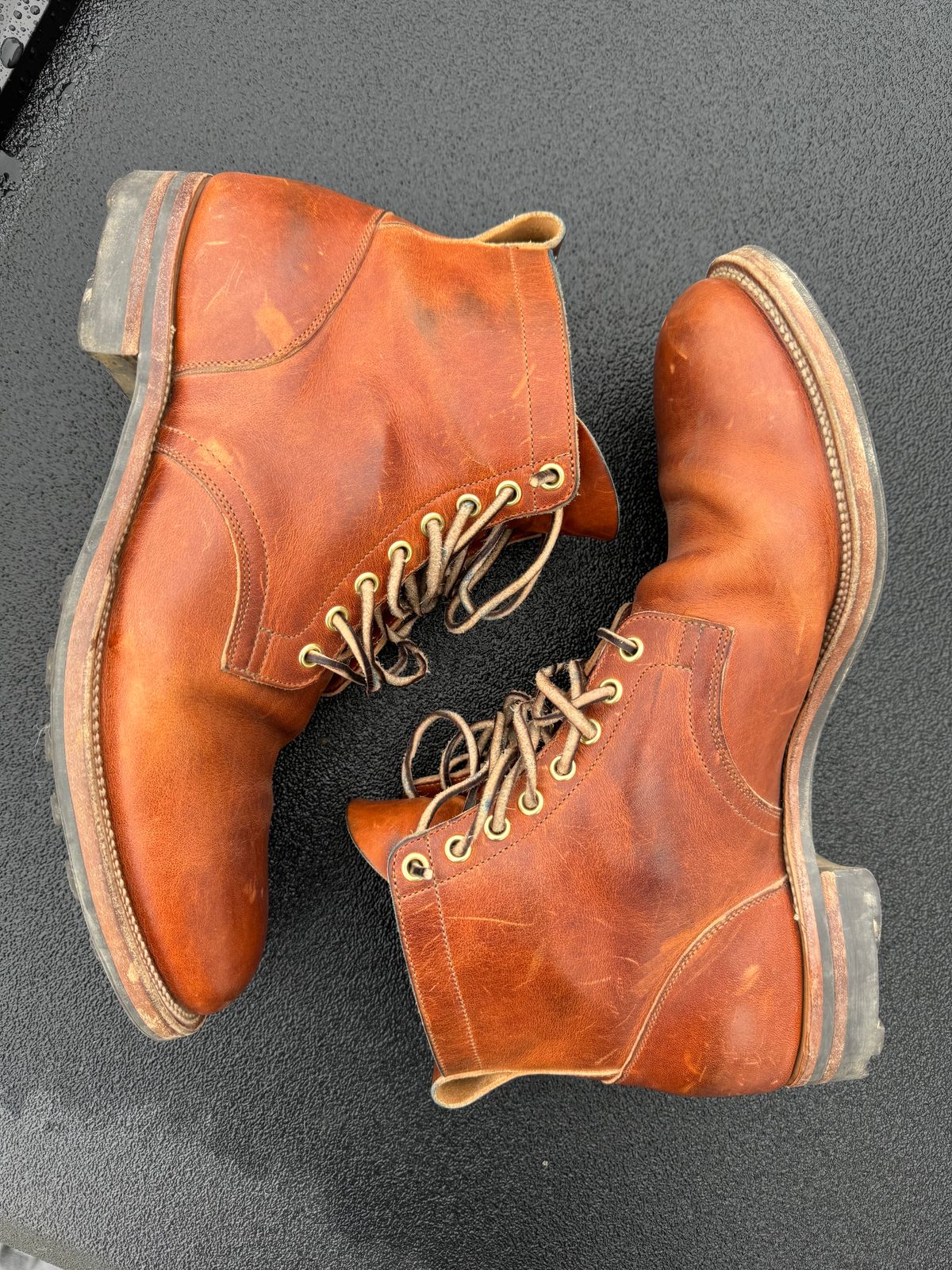 Photo by demko on January 1, 2024 of the Viberg Service Boot in Horween English Tan Cypress.