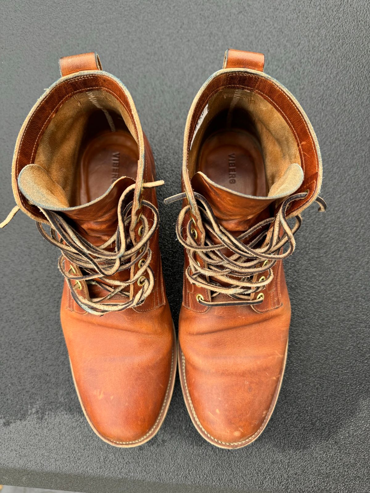 Photo by demko on January 1, 2024 of the Viberg Service Boot in Horween English Tan Cypress.