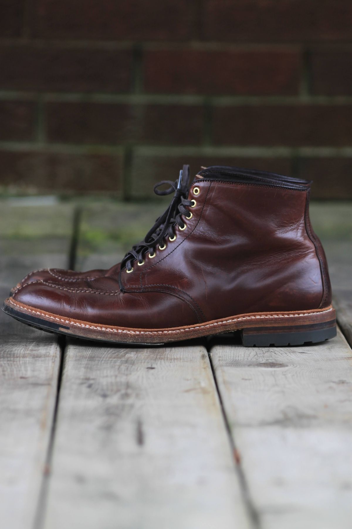 Photo by djsharris on December 1, 2022 of the Alden Norwegian Front Blucher in Horween Brown Chromexcel.