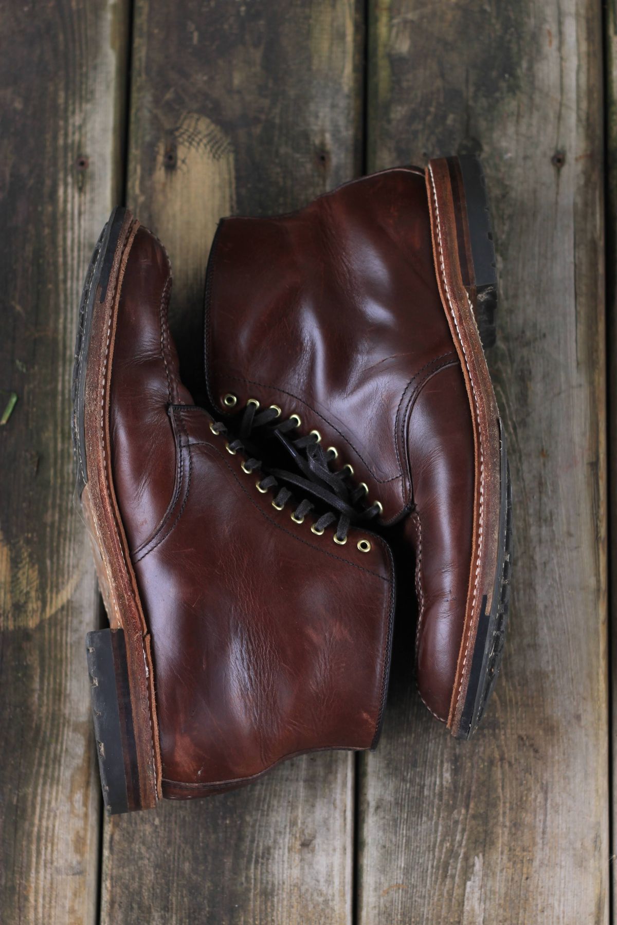 Photo by djsharris on December 1, 2022 of the Alden Norwegian Front Blucher in Horween Brown Chromexcel.