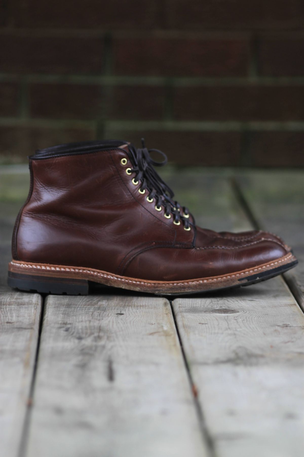 Photo by djsharris on December 1, 2022 of the Alden Norwegian Front Blucher in Horween Brown Chromexcel.
