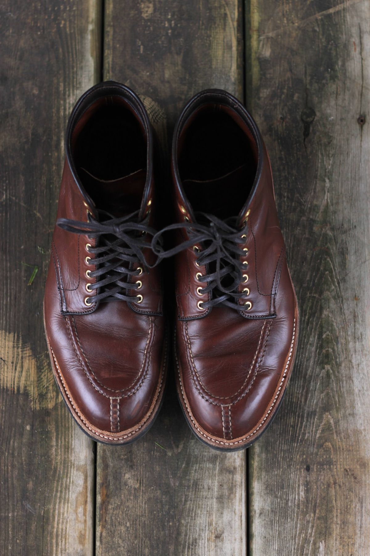Photo by djsharris on December 1, 2022 of the Alden Norwegian Front Blucher in Horween Brown Chromexcel.