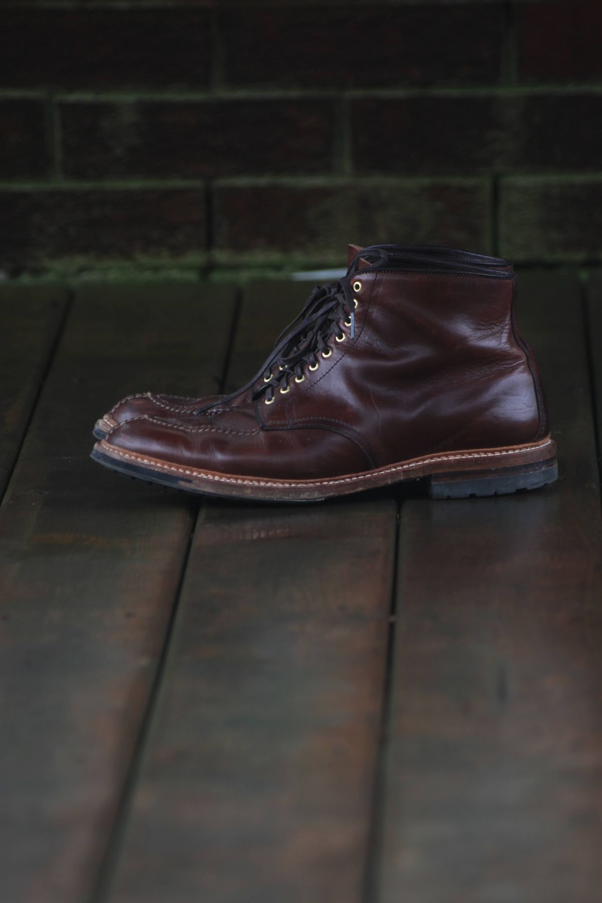 Photo by djsharris on January 5, 2023 of the Alden Norwegian Front Blucher in Horween Brown Chromexcel.