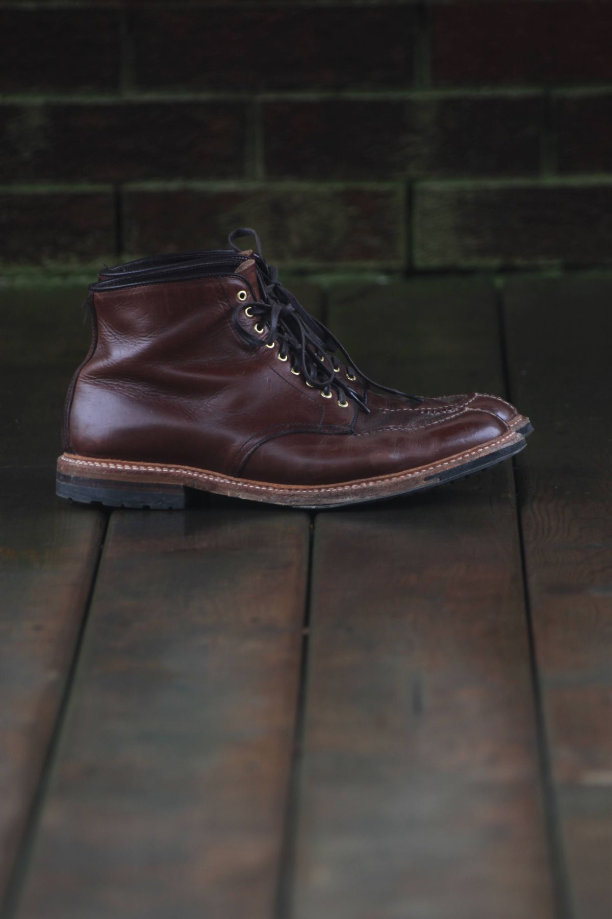 Photo by djsharris on January 5, 2023 of the Alden Norwegian Front Blucher in Horween Brown Chromexcel.