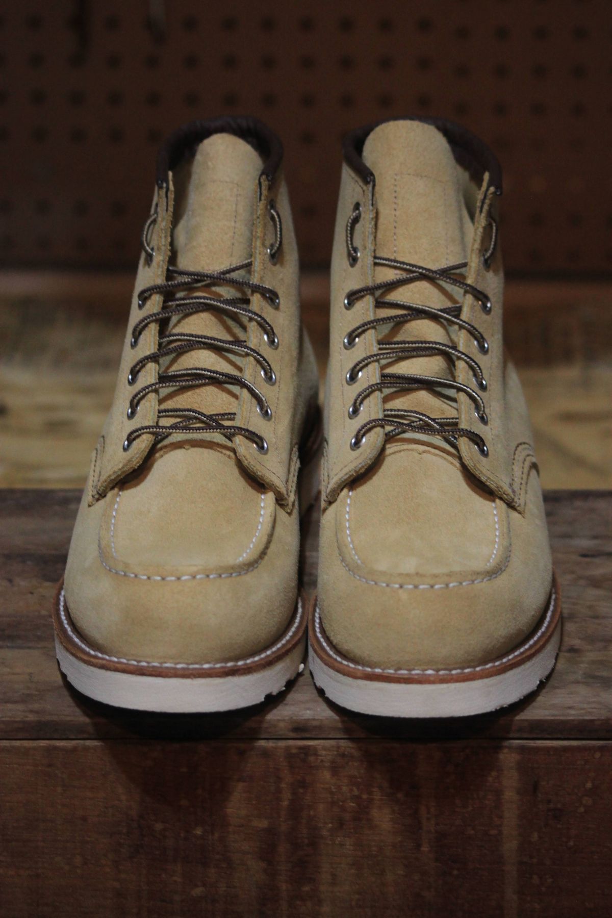 Photo by djsharris on October 1, 2023 of the Red Wing 6-Inch Classic Moc in S.B. Foot Hawthorne Abilene.