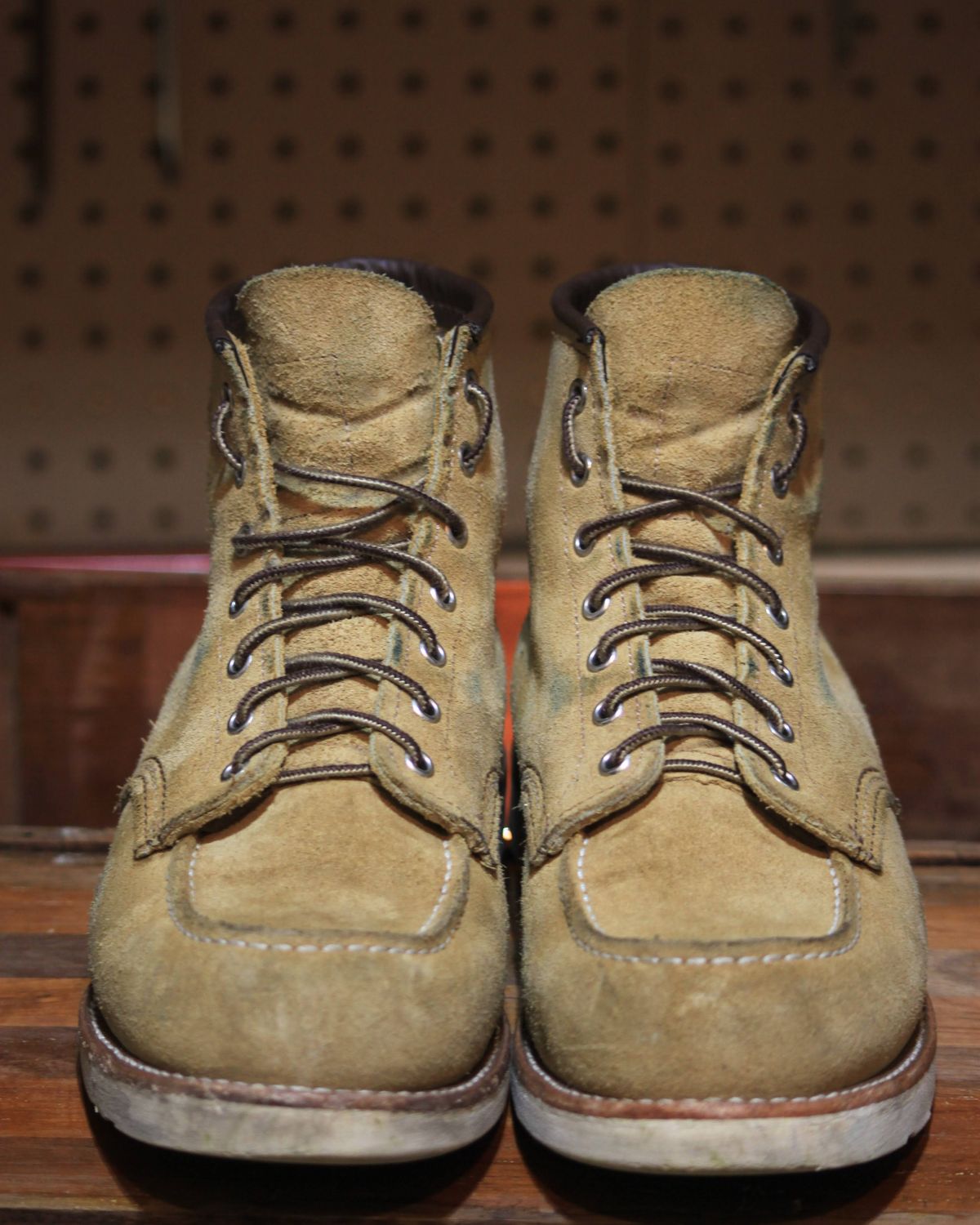 Photo by djsharris on November 2, 2023 of the Red Wing 6-Inch Classic Moc in S.B. Foot Hawthorne Abilene.
