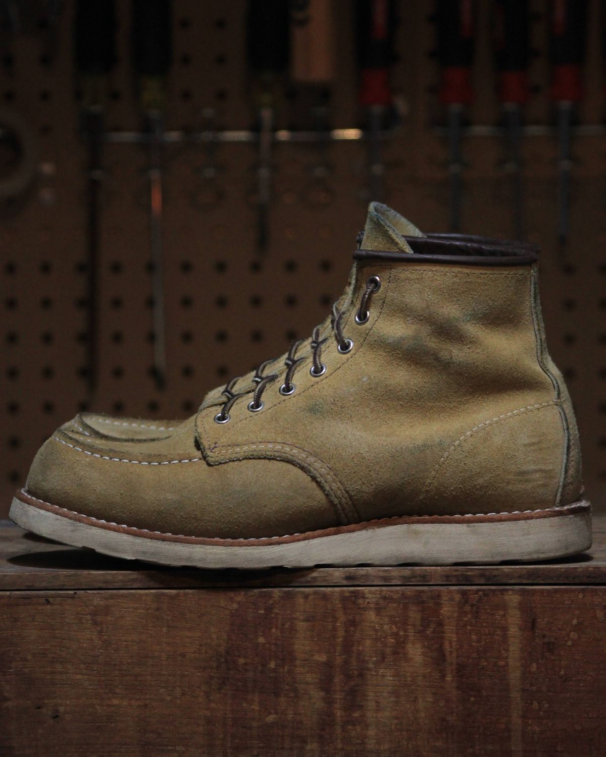 Photo by djsharris on November 2, 2023 of the Red Wing 6-Inch Classic Moc in S.B. Foot Hawthorne Abilene.