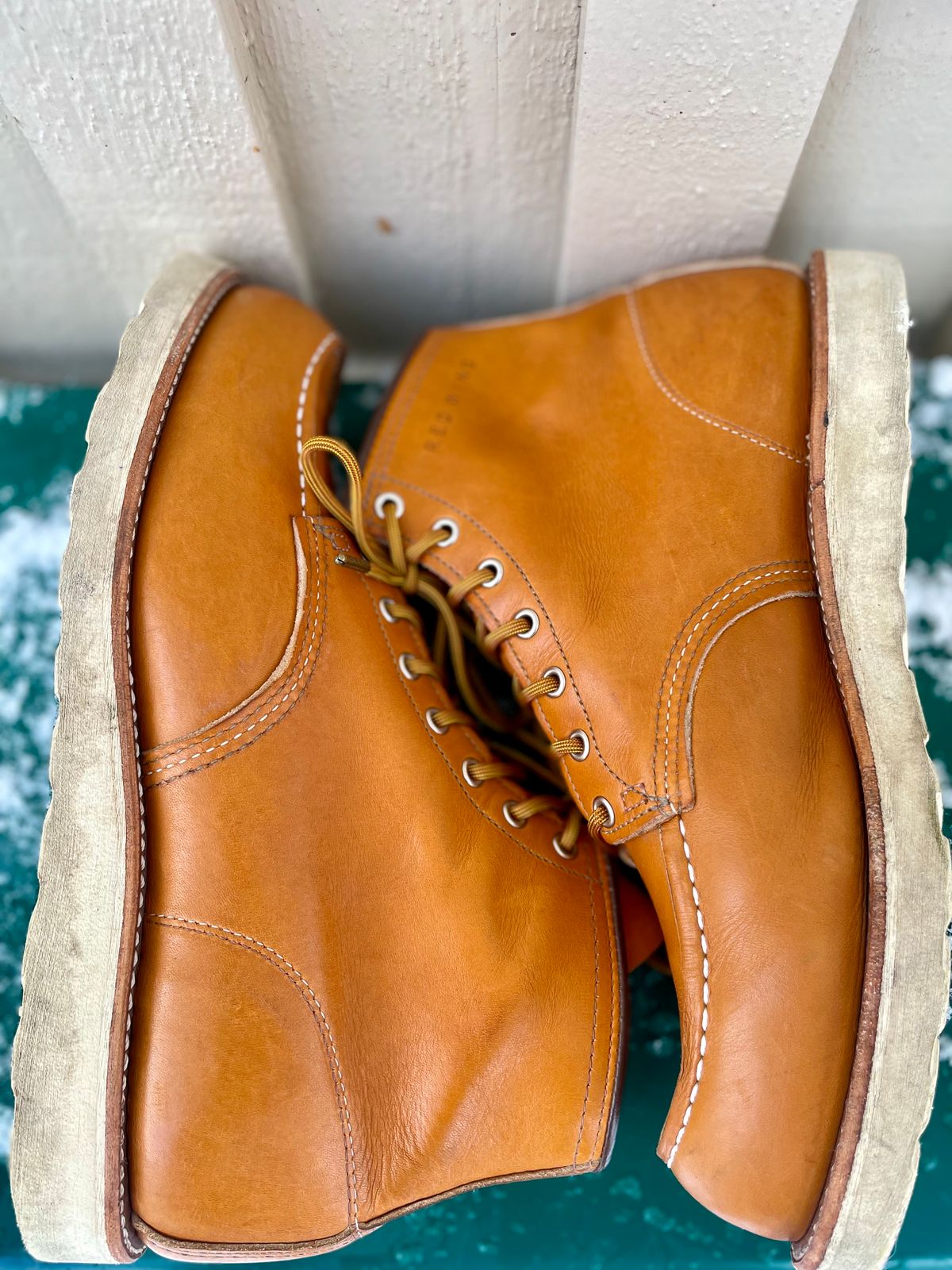 Photo by surcos on November 1, 2023 of the Irish Setter 6-Inch Classic Moc in Gold Russet Sequoia.