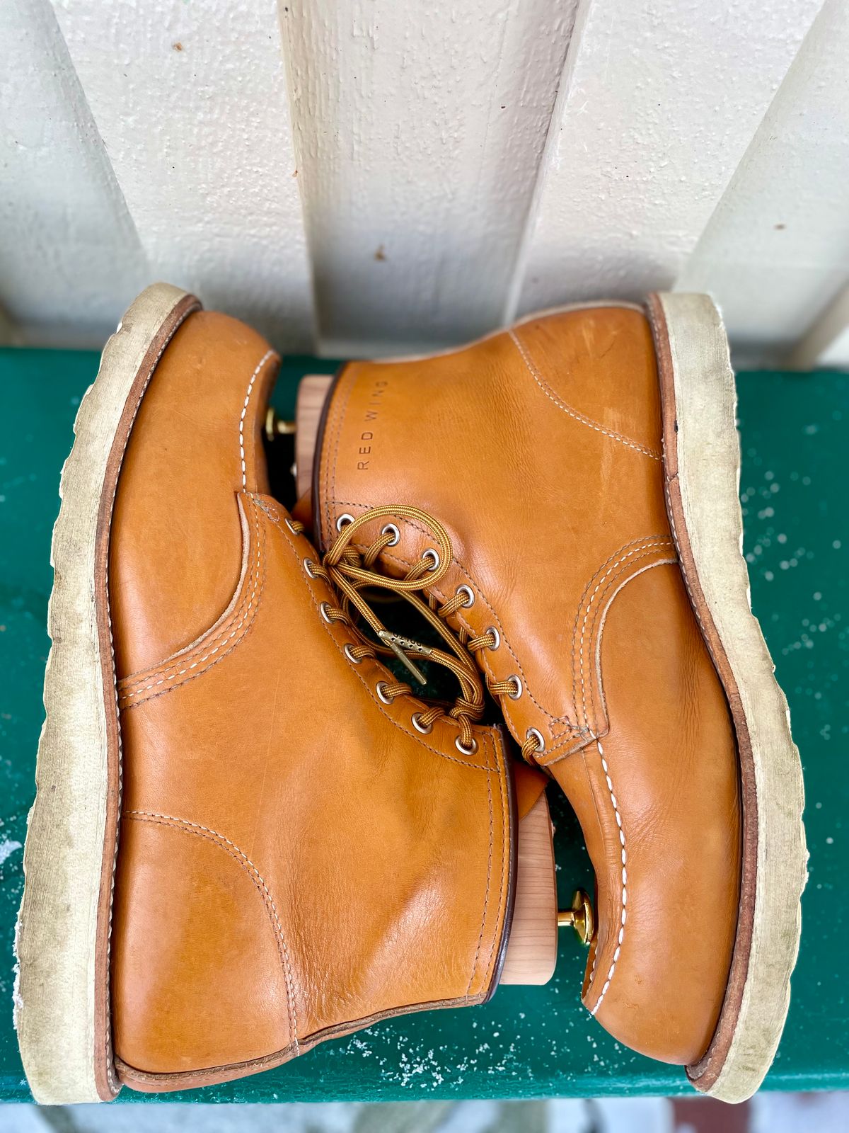 Photo by surcos on December 2, 2023 of the Irish Setter 6-Inch Classic Moc in Gold Russet Sequoia.