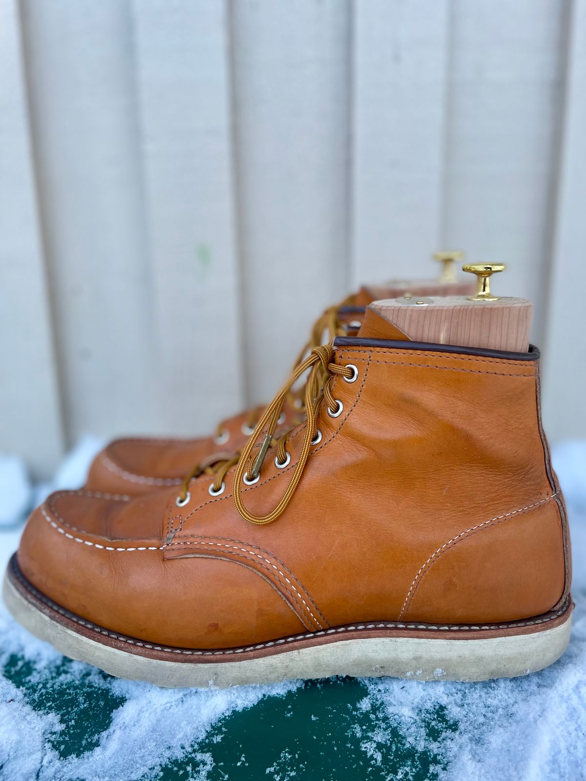 Photo by surcos on January 2, 2024 of the Irish Setter 6-Inch Classic Moc in Gold Russet Sequoia.