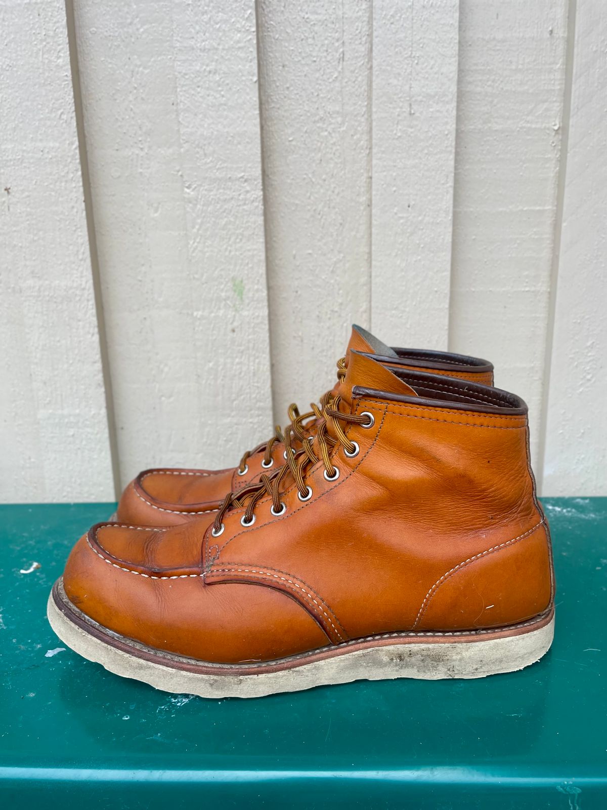 Photo by surcos on March 4, 2024 of the Irish Setter 6-Inch Classic Moc in Gold Russet Sequoia.