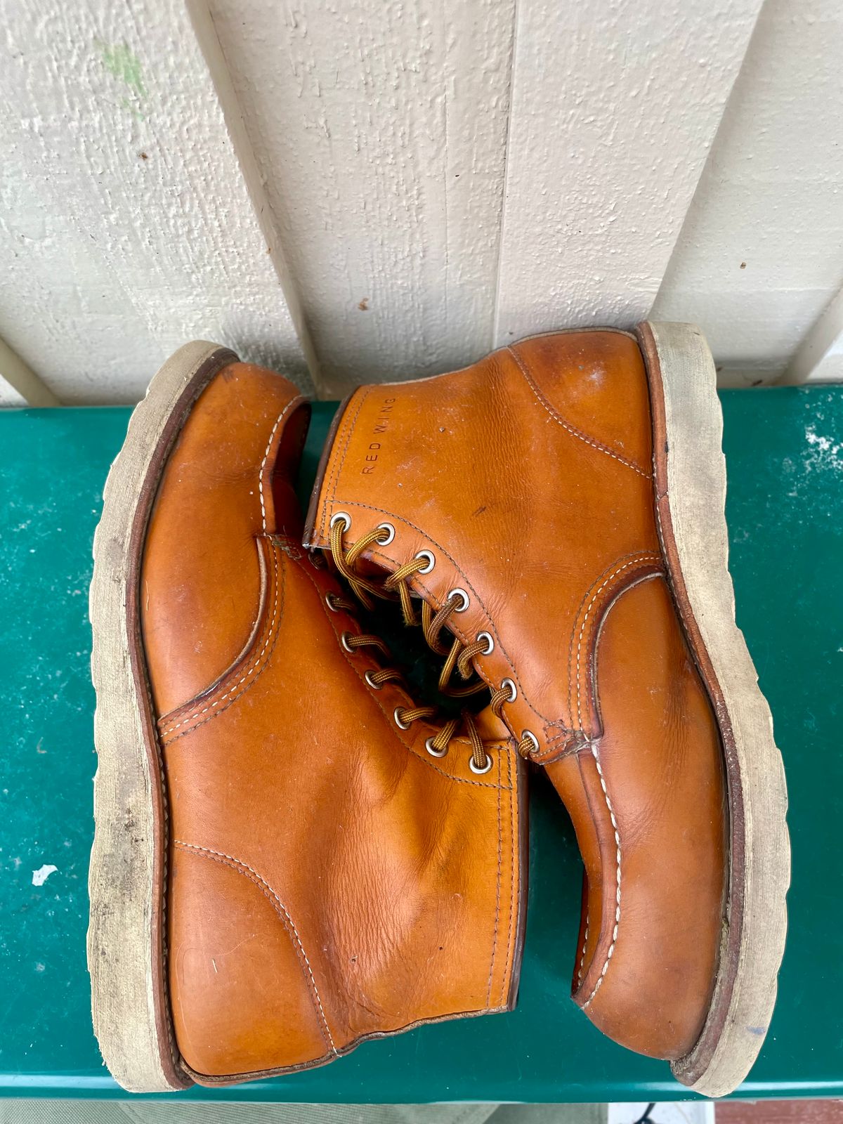 Photo by surcos on March 4, 2024 of the Irish Setter 6-Inch Classic Moc in Gold Russet Sequoia.