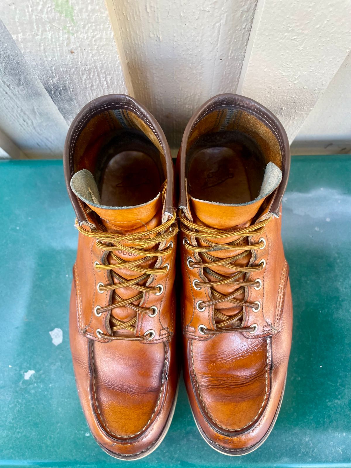 Photo by surcos on April 1, 2024 of the Irish Setter 6-Inch Classic Moc in Gold Russet Sequoia.