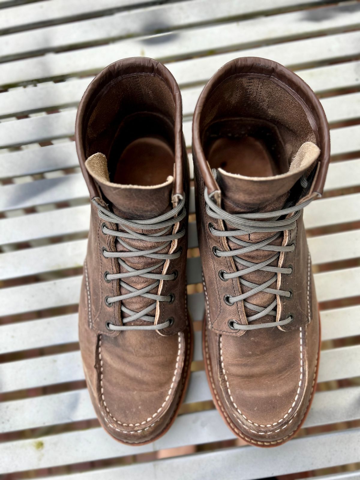 Photo by surcos on November 3, 2024 of the Red Wing 8883 in Concrete Rough & Tough leather.