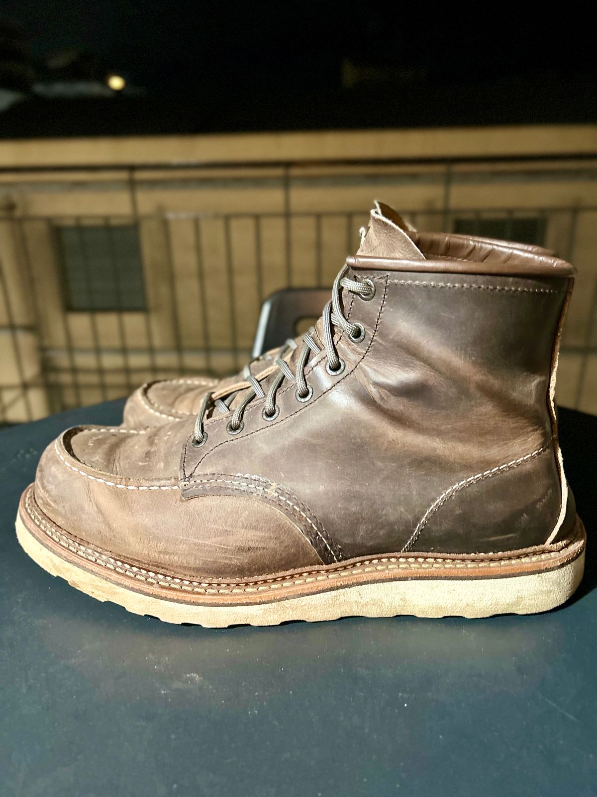 Photo by surcos on December 5, 2024 of the Red Wing 8883 in Concrete Rough & Tough leather.