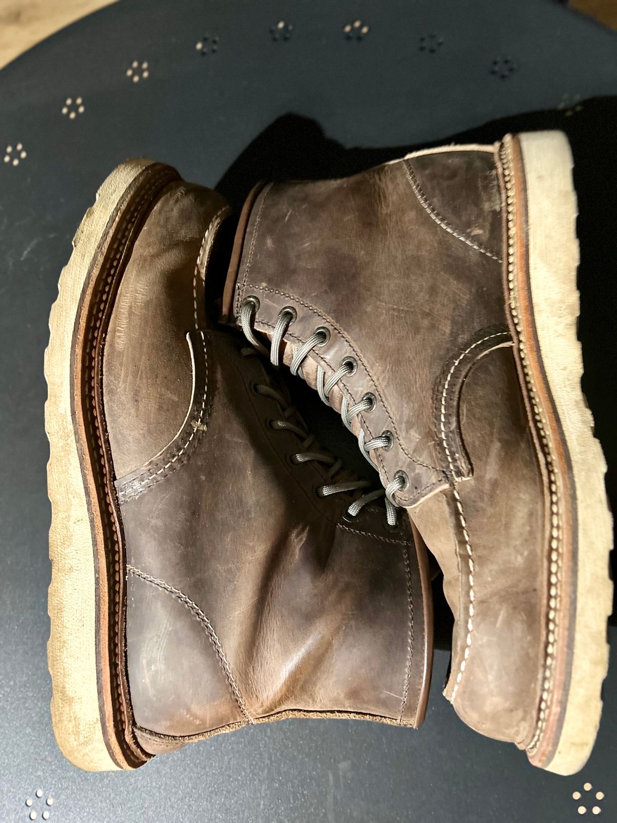 Photo by surcos on December 5, 2024 of the Red Wing 8883 in Concrete Rough & Tough leather.