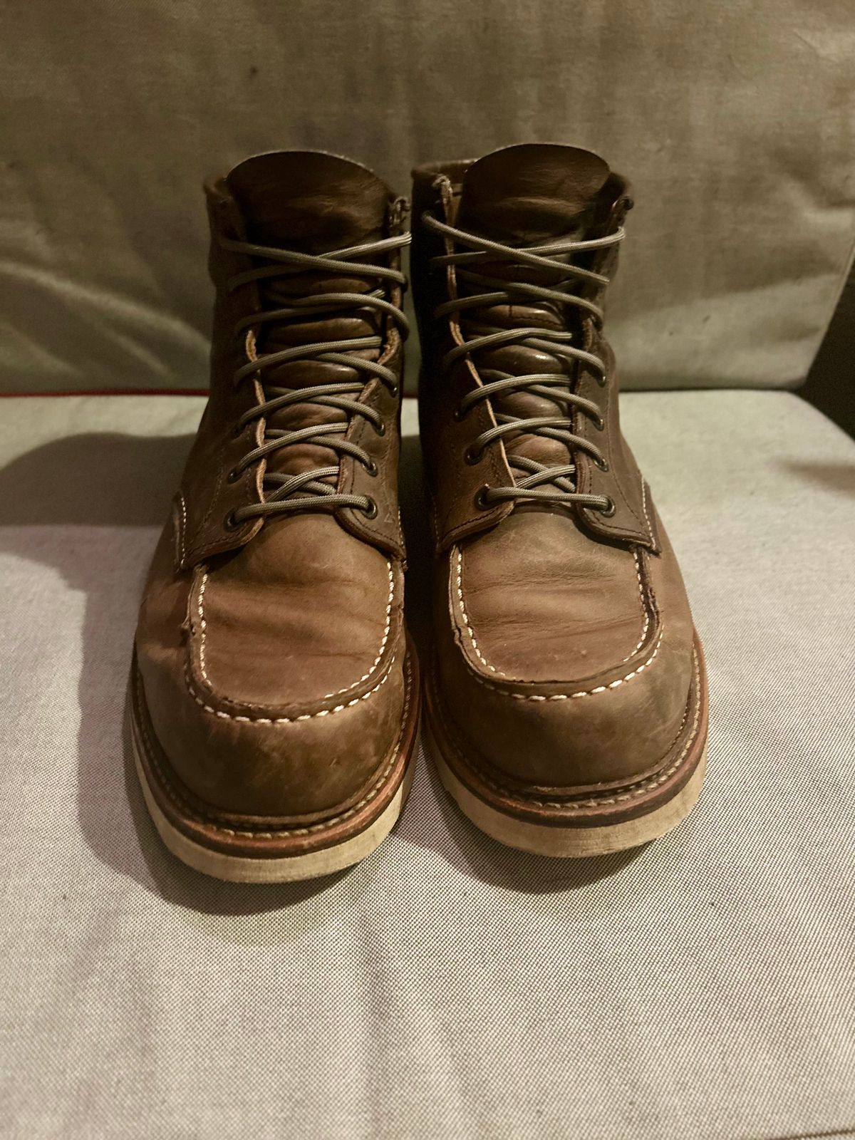 Photo by surcos on January 5, 2025 of the Red Wing 8883 in Concrete Rough & Tough leather.