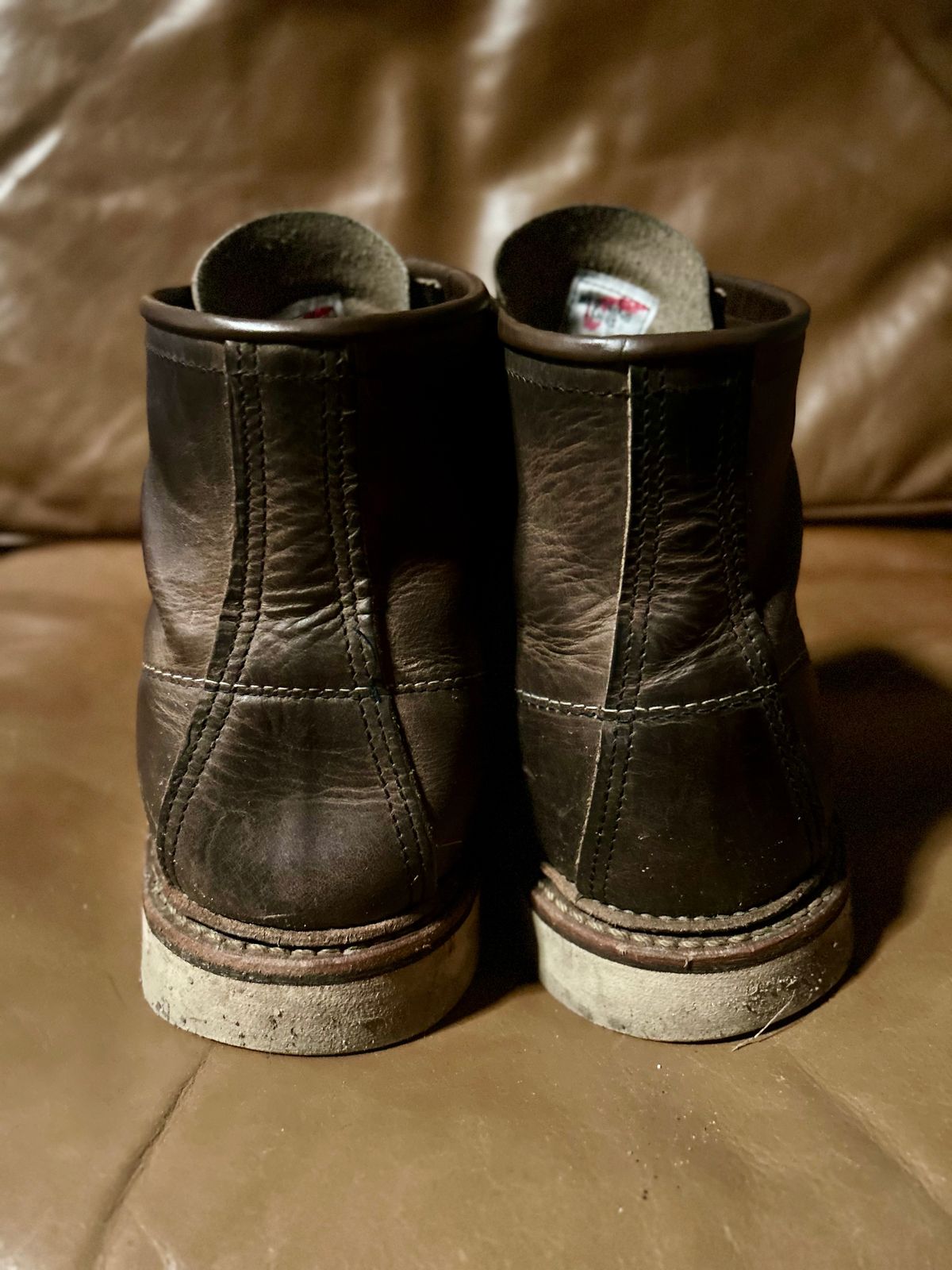 Photo by surcos on February 5, 2025 of the Red Wing 8883 in Concrete Rough & Tough leather.