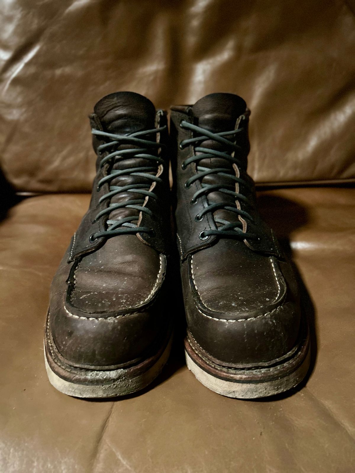 Photo by surcos on February 5, 2025 of the Red Wing 8883 in Concrete Rough & Tough leather.