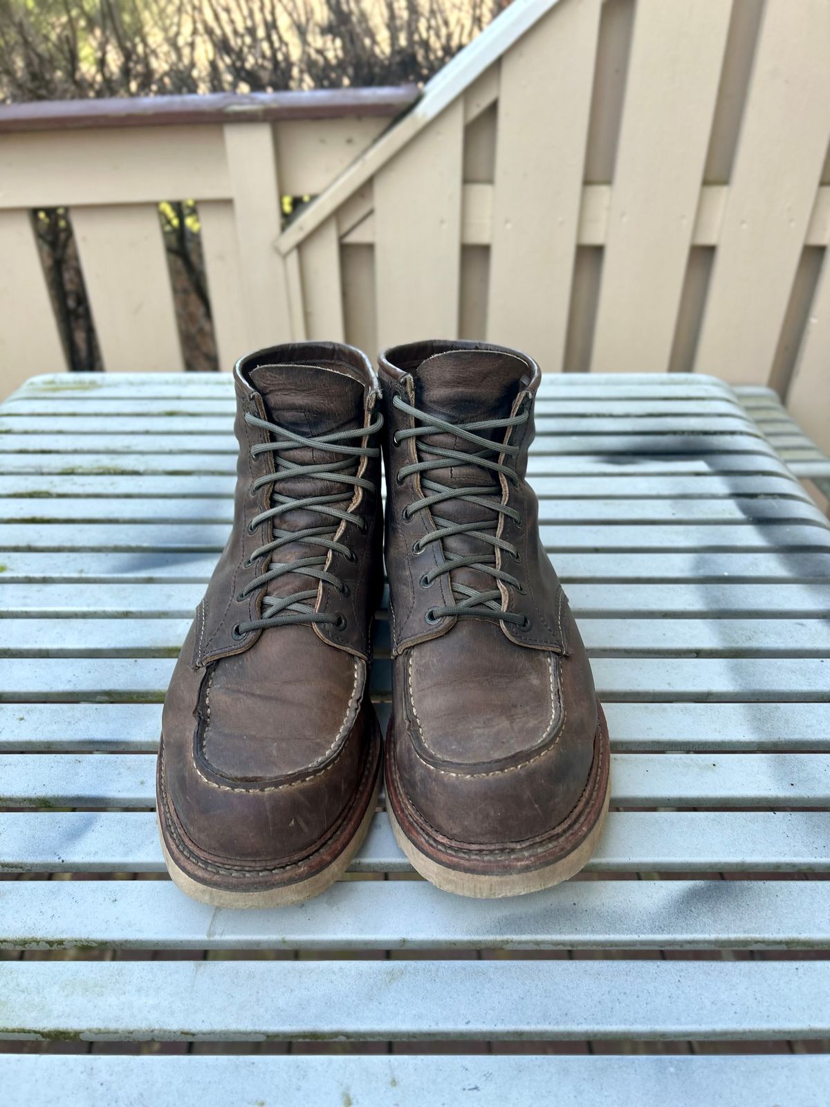 Photo by surcos on April 2, 2025 of the Red Wing 8883 in Concrete Rough & Tough leather.