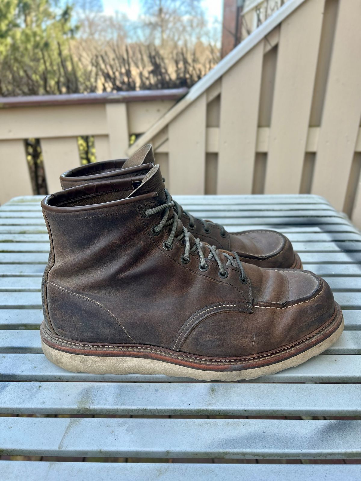 Photo by surcos on April 2, 2025 of the Red Wing 8883 in Concrete Rough & Tough leather.