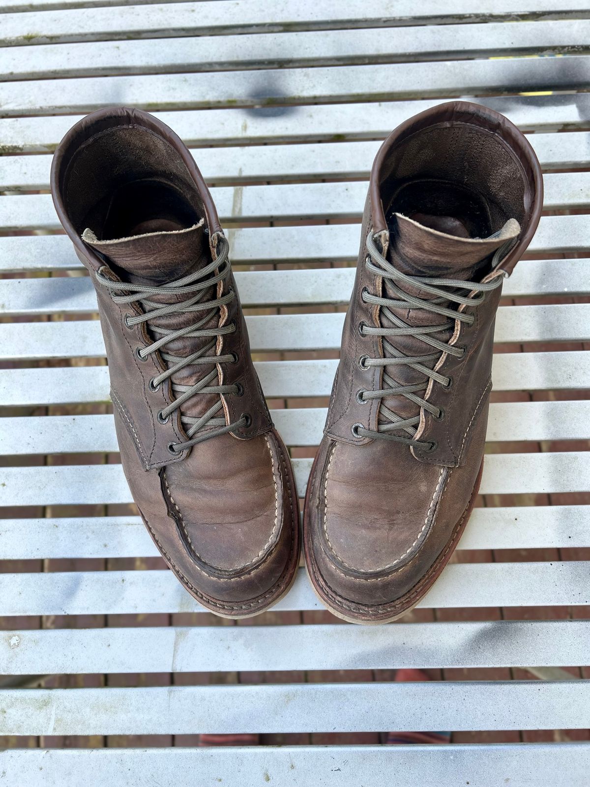 Photo by surcos on April 2, 2025 of the Red Wing 8883 in Concrete Rough & Tough leather.